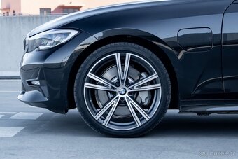 BMW Rad 3 330e/ ODPOČET DPH/ - 4