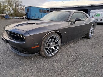 Dodge Challenger hemi - 4