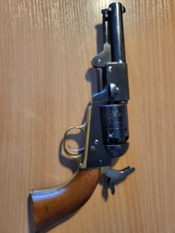 PERKUSNÍ REVOLVER ráže 31 - 4