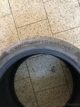 325/35/20 prodám 2ks pneu - 4