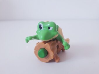 KINDER HRAČKA S PASTELKOU • ŽABKA A OREL S VOSKOVKOU - 4