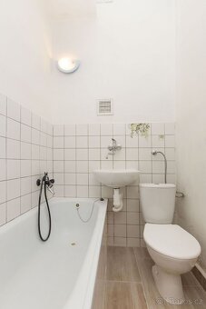 Pronájem bytu 1+kk v centru Pardubic - 4