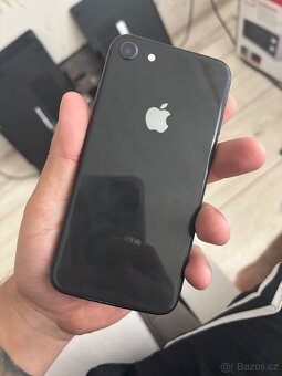 iPhone 8 - 4