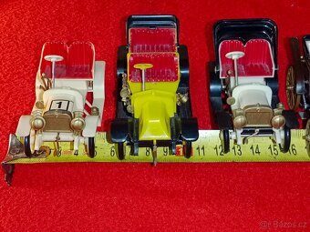 Autíčka veteráni zn. IGRA 11 ks, SMĚR 2 ks atd. 14 ks celkem - 4