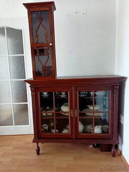 Starožitná prosklená skříňka restaurovaná - 4