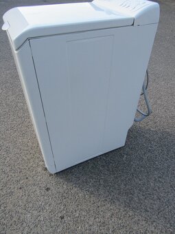 Nabízím pračku Zanussi vrchní plnění na 5.5 kg prádla. Plně - 4