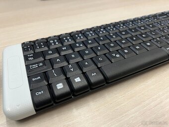 Prodám cestovní set klávesnice a myši Logitech laser, česká - 4