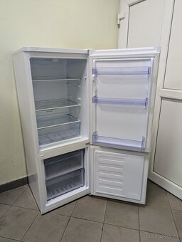 Lednice s mrazákem BEKO RCSA225K20W A+ - 4