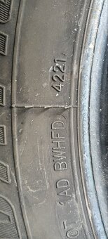 Pneu 215 65 16C - 4