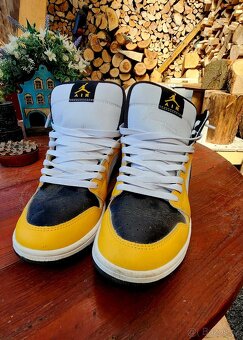Jordan 1 Mid - 4
