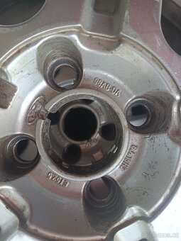 Kola ford r15 - 4