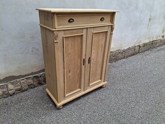 STAROŽITNÉ VERTIKO SKŘÍN PO RENOVACI - 4