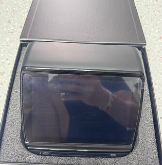 Tesla model 3 - 4