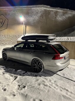 Střešní nosiče Thule a držák na lyže Volvo V90 - 4
