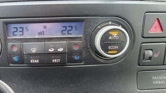 VW T5 Multivan -- rádio a panel klimatizace - 4