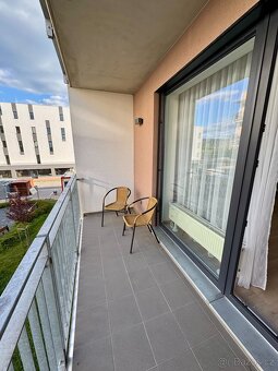 Pronájem bytu 2+kk s lodžií, garážovým stáním a sklepem – Hr - 4