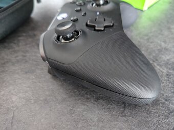Xbox Elite V2 gamepad - 4