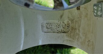Sada Alu. Kol (disků ) s pneu m+s R15 / 4x108 - 4