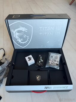 MSI Titan 18 HX A14VIG_TOP - 4