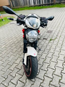 Ducati Monster 696 - 4