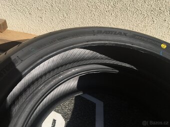 Bridgestone Battlax S22 180/55ZR 17 a 120/70 ZR 17 - 4