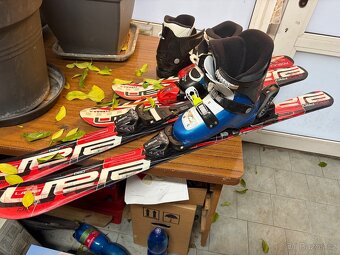 Sjezdové lyže 90 a 110 + lyžařské boty, dětské - 4