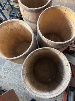 Staré dřevěné sudy - 4