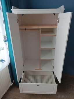 šatní skříň bílá SUNDVIK - 4