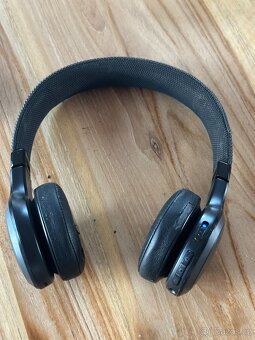 Bezdrátová sluchátka JBL Live 400BT - 4