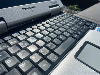 pracovní tank mezi notebooky - Panasonic CF-31 - dotyk LCD - 4