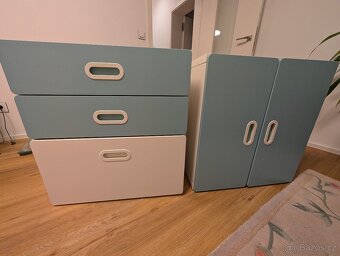 Dětský Nábytek IKEA (Stuva: 3 Komody + skříň, stůl Pahl) - 4