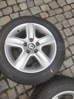 Prodám orig alu 16 škoda Superb 5x112 ET 37 zimní pneu - 4