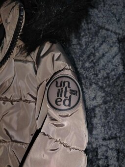 Prodám dívčí zimní bundu UNITED, vel. 146/152

. - 4