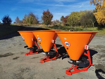 ROZMETADLO SOLI ZA TRAKTOR 350L - 4