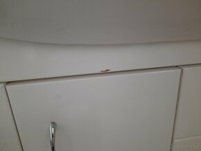 Koupelnová skříňka s umyvadlem - 4