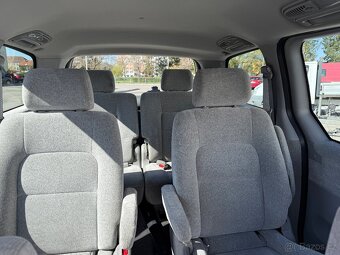 Kia Carnival 2,9Crdi 106kW r.v.2006 6míst - 4