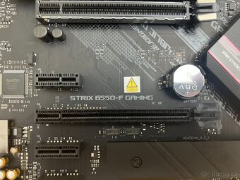 ASUS ROG STRIX B550-F GAMING Socket AM4,Funkční,Záru - 4