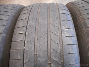 255/55R19 - 4