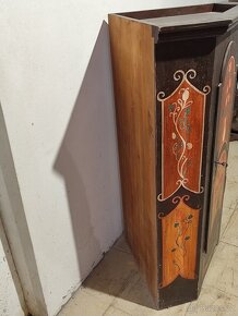 Starožitná malovaná skříňka - rohová - 4
