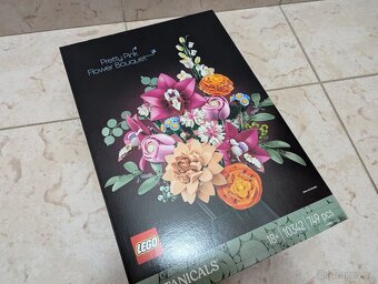 LEGO Botanicals 10342 Krásná kytice růžových květin - 4