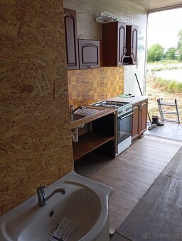 Prodám návěs předělaný na obytný návěs,karavan - 4