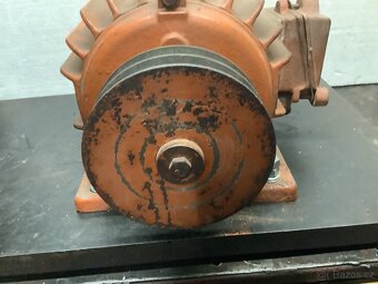 Elektromotor2,2kw 1400ot/min + řemenice - 4