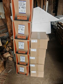 Talířová hmoždinka + zátky - 4