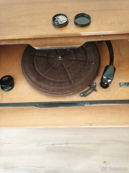 Prodám starý gramofon. Funkční. - 4