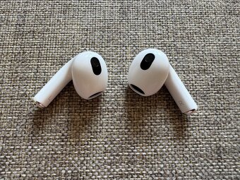 Apple AirPods 3rd generation - stav jako nové - 4