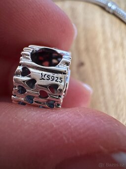 Ornament s červeným kamenem přívěsek na Pandora náramek - 4