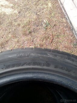 Prodám pneu  235/45 r18 - 4