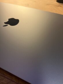 MacBook Air 13" M2 / 16GB RAM / 256GB HD / 8×CPU / Šedý - 4