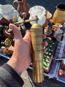 Starožitný mlýnek mosaz - 4