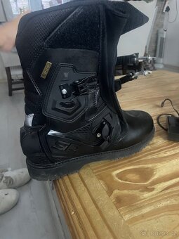 Nove boty na moto - 4